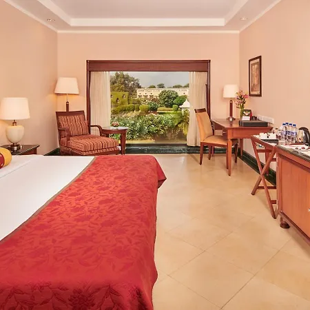 The Lalit Temple View Hotel Khajurāho Exterior photo