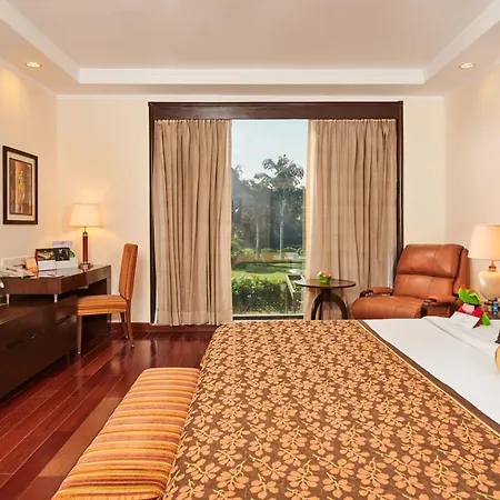 The Lalit Temple View Hotel Khajurāho Exterior photo