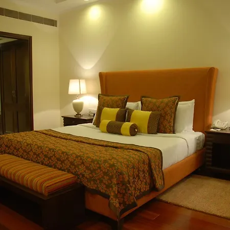 The Lalit Temple View Hotel Khajurāho Exterior photo